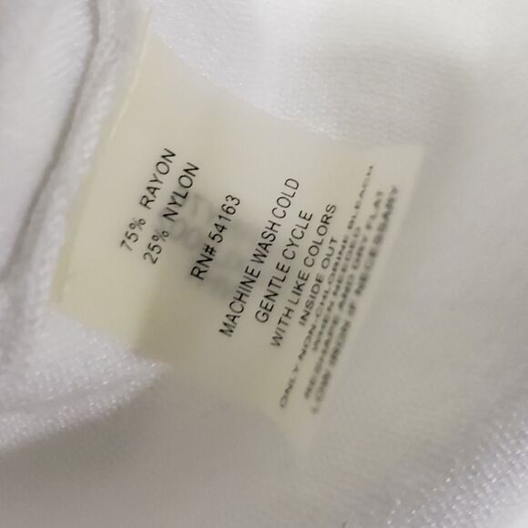Beautiful Calvin Klein Woman's Lightweight Cropped White Cardigan, Size Medium - Picture 4 of 8